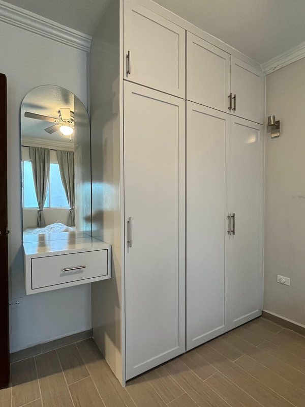 Closet de recámara con espejo